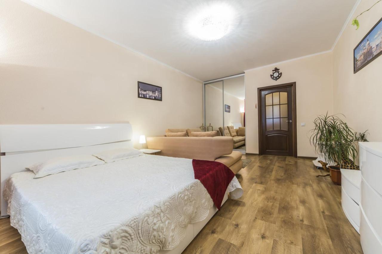 1 Поверх Ж К Паркові Озера Метро Дарниця Apartment Kiev Luaran gambar